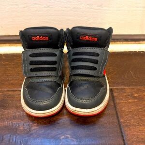 Toddler Adidas Hightop sneakers 7k